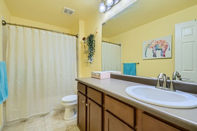 Building Photo - Beautiful 4 Bedroom Home with Stunning Vie...