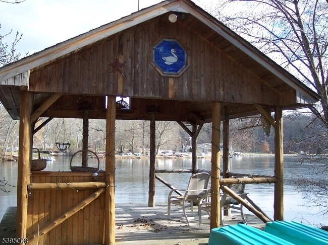 Building Photo - 251 Cupsaw Dr