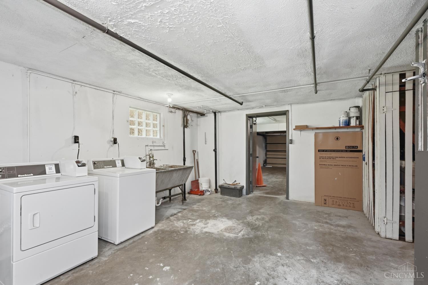 Building Photo - 6155 Ridge Ave