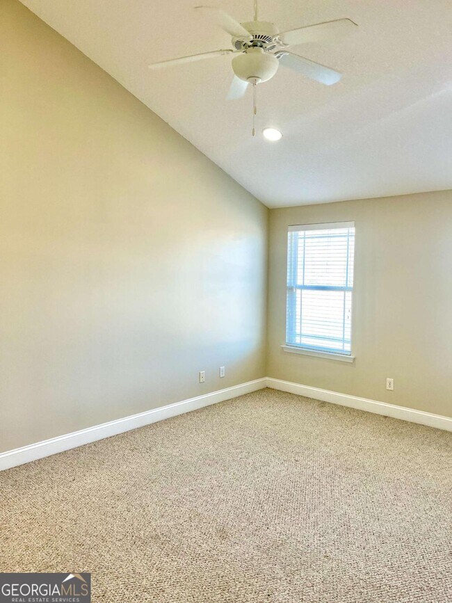 Building Photo - 17 Fox Path