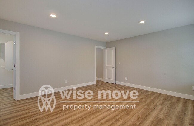 Building Photo - Garrison Square Area New Home