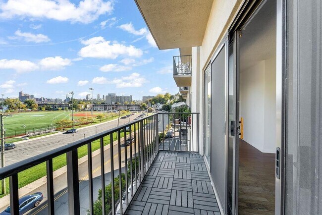 Building Photo - 1150 RIVER Rd