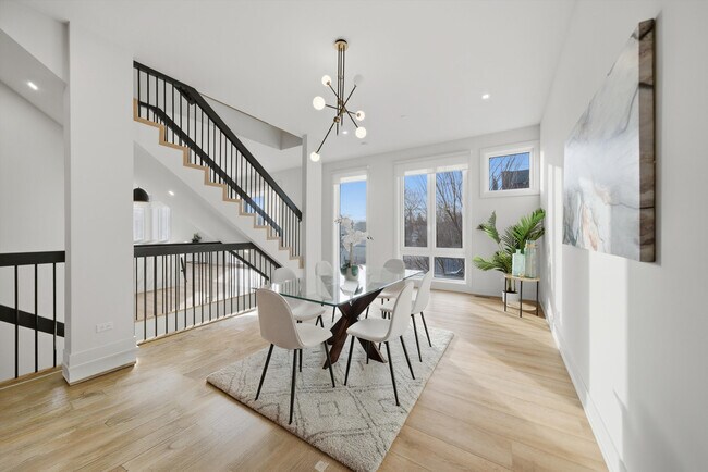 Building Photo - 4256 W Belmont Ave