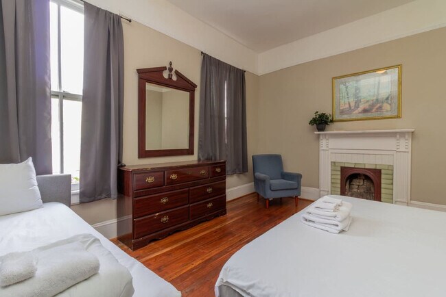 Building Photo - 737 3rd Ave