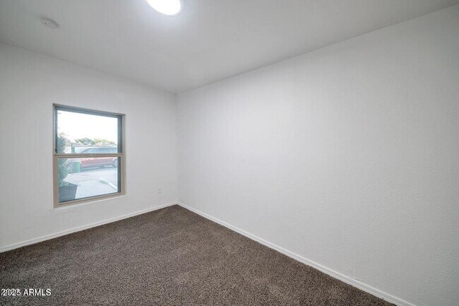 Building Photo - 1108 S 33rd Ave