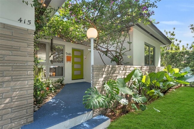 Building Photo - 415 Velarde Ave