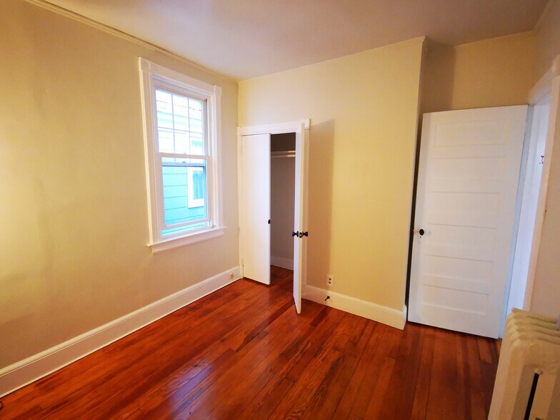 Building Photo - 348 Castleton Ave