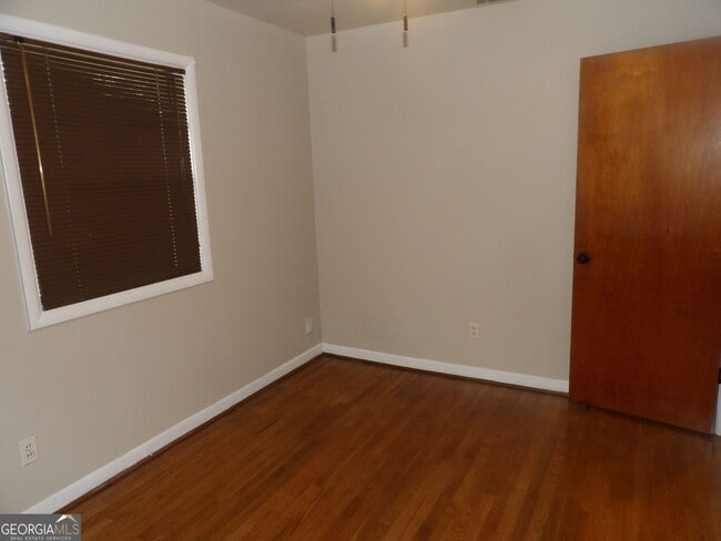 Building Photo - 5261 Heather Ln