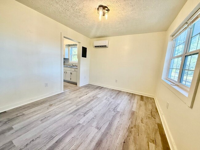 Building Photo - Updated 2-bedroom home close to Farmville