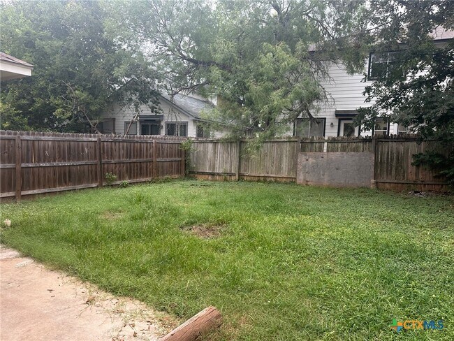 Building Photo - 130 Cedargrove