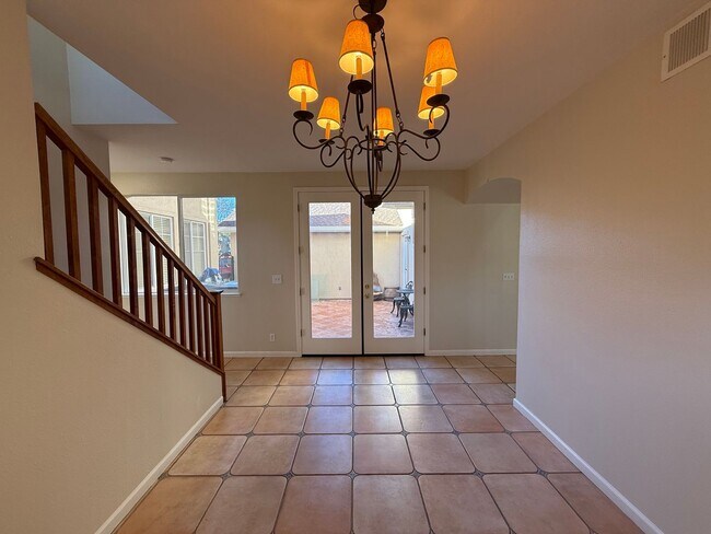 Building Photo - 5 bedrooms located in Redbridge Gated Community!