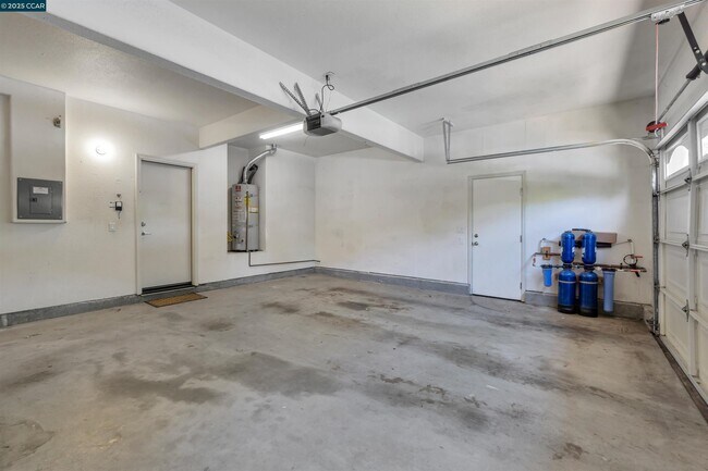 Building Photo - 1858 3rd St