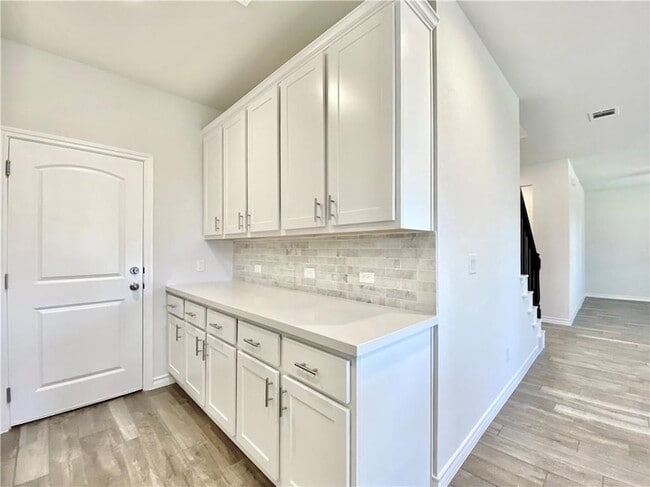 Building Photo - 208 Caisson Trl