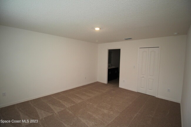 Building Photo - 256 Trembley Ave SW