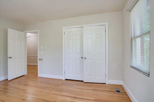 Building Photo - 427 Ashland Dr