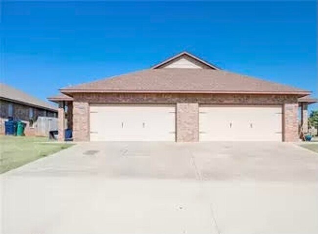 Primary Photo - Updated Duplex - Yukon Schools - Close to ...