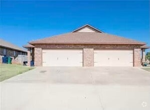 Building Photo - Updated Duplex - Yukon Schools - Close to ...