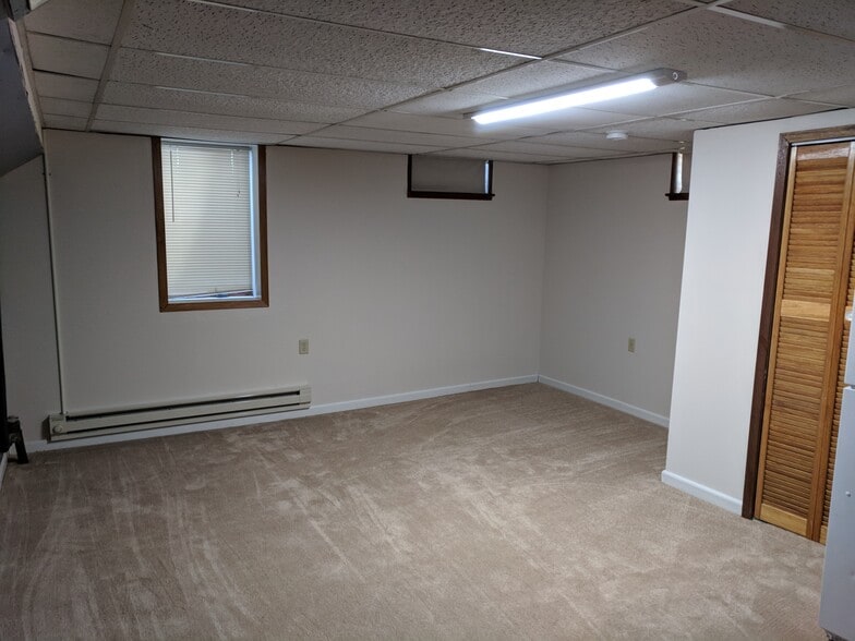 Studio Bedroom - 17 21st Ave S