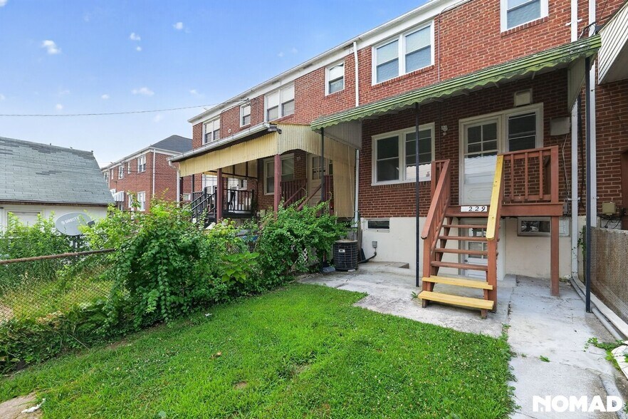 Building Photo - 2229 Redthorn Rd