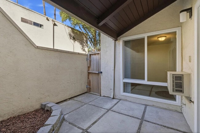 Building Photo - 1660 Laguna St