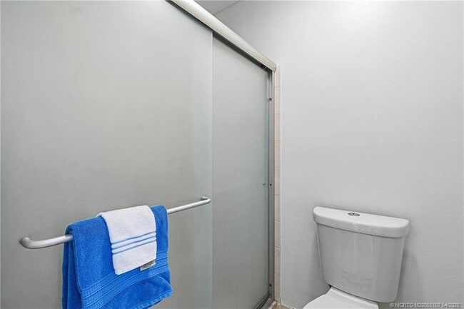 Building Photo - 7711 SE Sugar Sand Cir