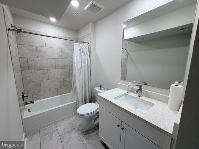 Building Photo - 2835 Bridgewater Dr