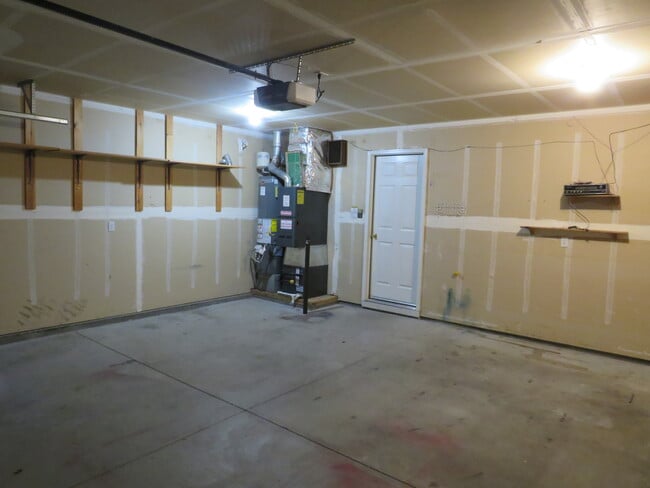 Building Photo - 445 Elm St