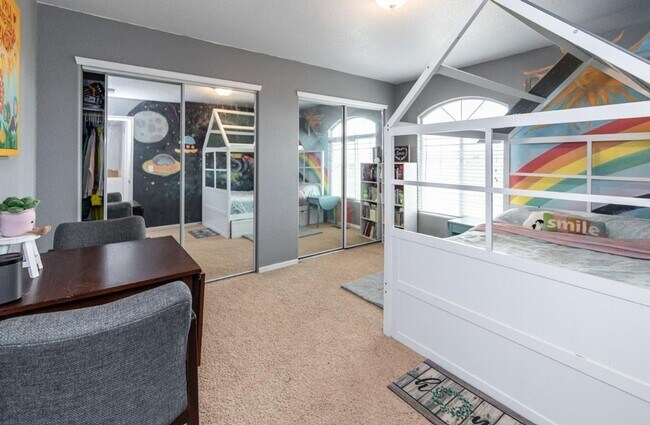 Building Photo - Spacious 5-Bedroom Home on 5 Acres with Panoramic Mountain Views & Endless Possibilities