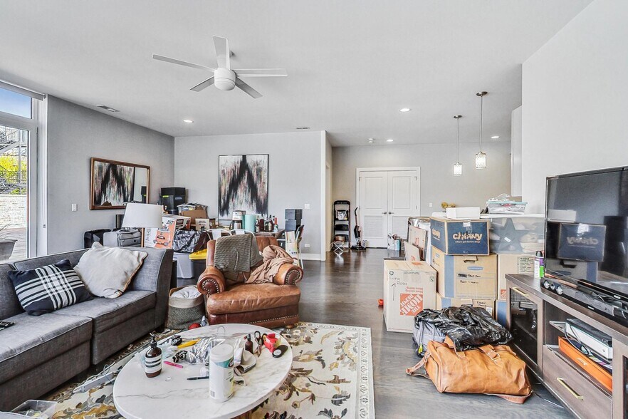 Building Photo - 3620 W Irving Park Rd