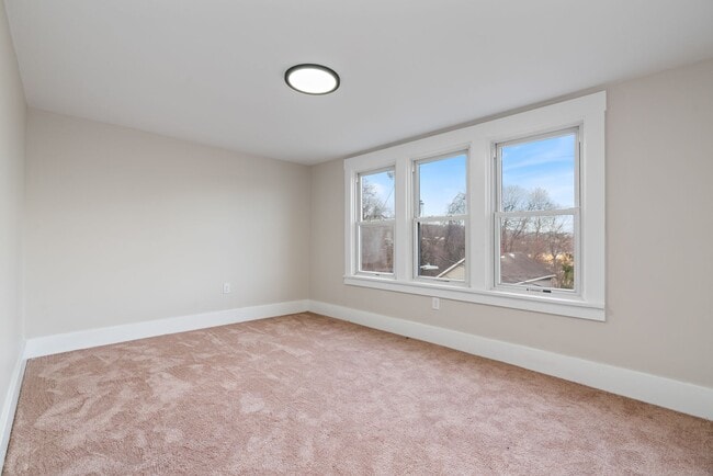 Building Photo - SCORE 50% OFF 1ST MONTH'S RENT IF SIGNED BY MARCH 6! Newly Renovated 3 Bedroom home in Bridgevill...