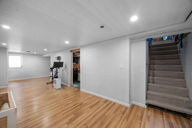 Building Photo - 19 Blossom Ln