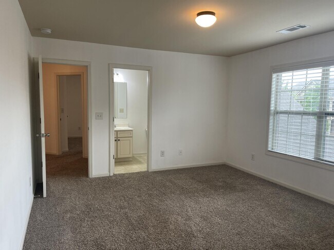 Building Photo - 765 Westmoreland Ln NE