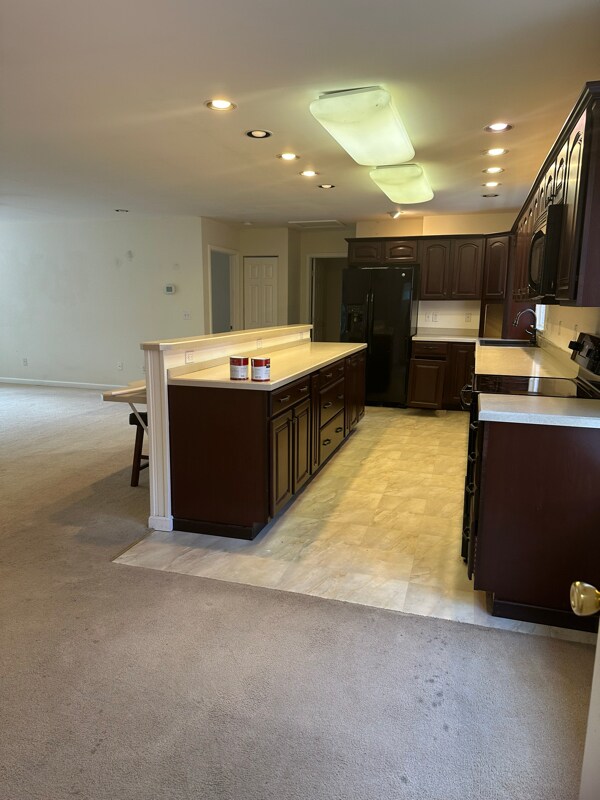 Building Photo - 215 Crescent Ct