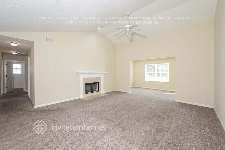 Building Photo - 4030 Hollow Springs Tr SE
