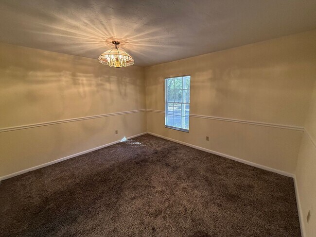 Building Photo - Comfortable SW Gainesville Home with Large...