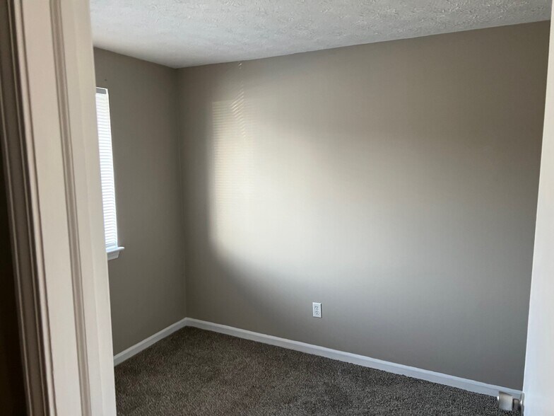 Bedroom #3/ Office - 339 Willowbrooke Dr