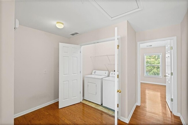 Building Photo - 1821 Willow Branch Ln