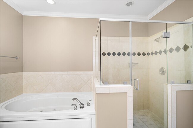 Building Photo - 2150 Bancroft Ln