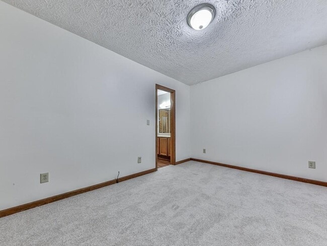 Building Photo - 1101 Fairway Oaks