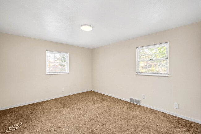 Building Photo - AVAILABLE JULY 1st!! FANTASTIC 1-bedroom i...