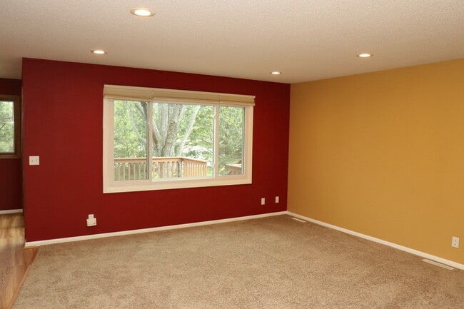 Living Room - 7096 Stratford Rd