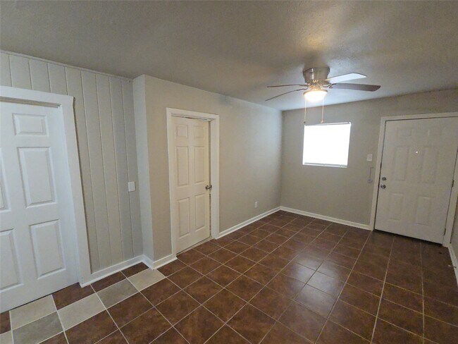 Building Photo - 3335 Tuam St