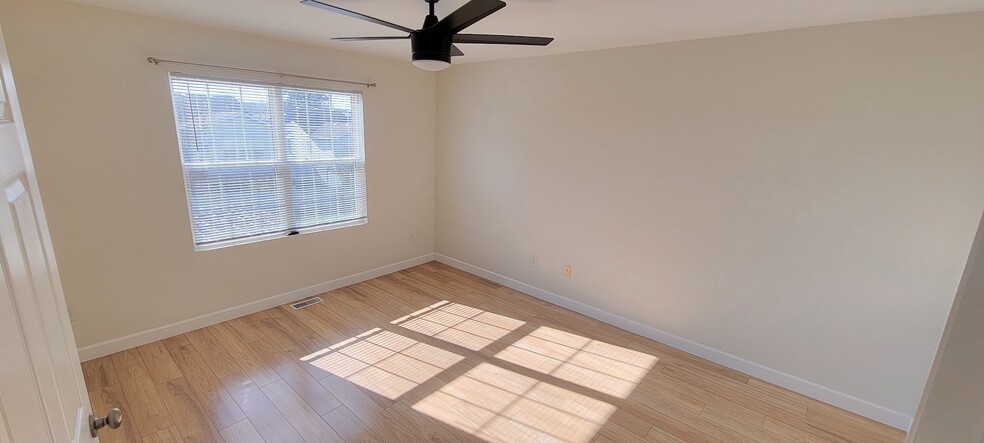 Building Photo - 1643 Dogwood Dr