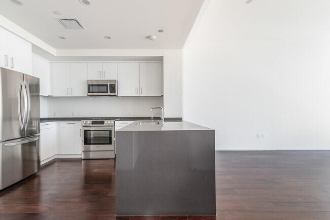 Building Photo - 301 West Ave