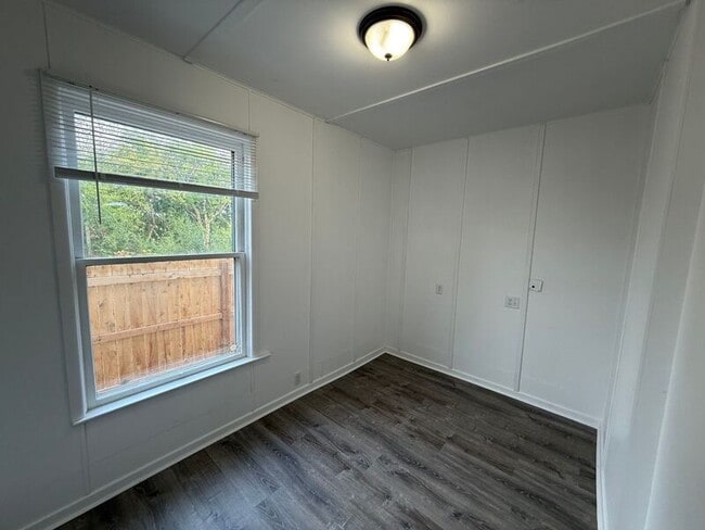 Building Photo - 2350 Marion St SE