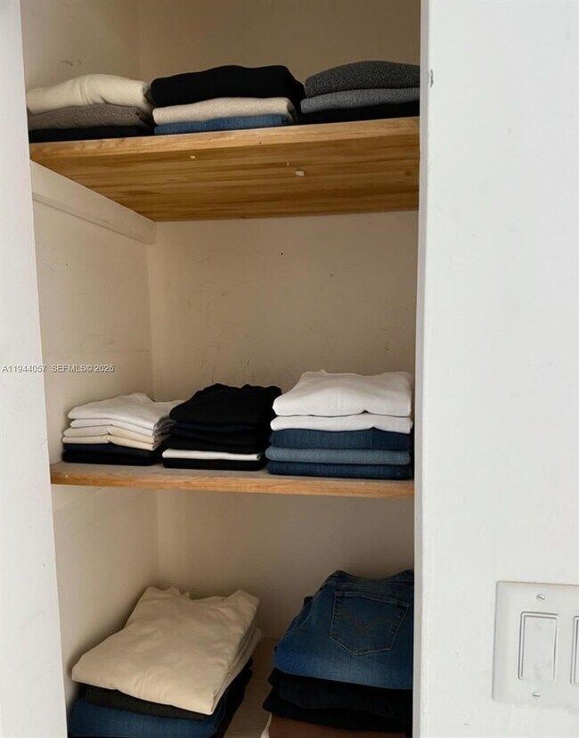 Building Photo - 1280 W 38th St