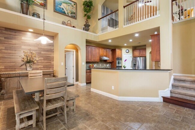 Building Photo - 1442 River Forest Dr