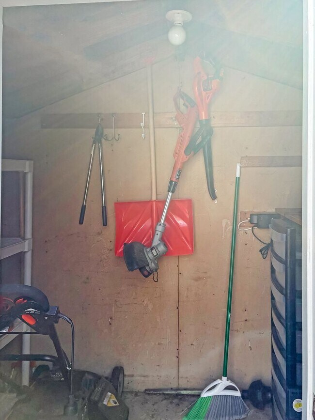 Building Photo - Updated 2-Bedroom Home in Henrico with Pat...