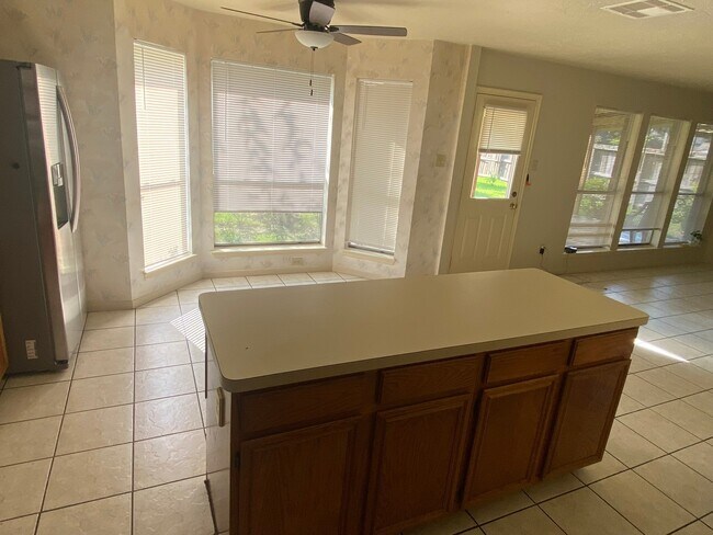 Building Photo - 8915 Weyburn Grove Dr