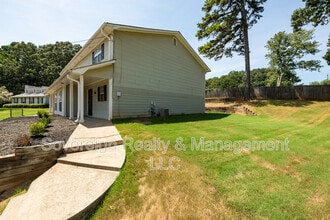 Building Photo - 391 Downing St